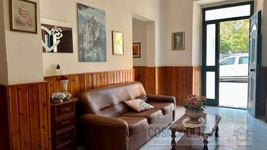 Guspini- Appartamento piano terra con cortiletto