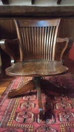 poltrona girevole in rovere inizio 900 da dentista