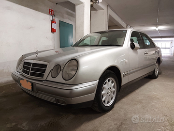 Mercedes Benz 250E