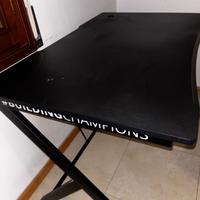 Scrivania angolare nera stile gaming/ufficio