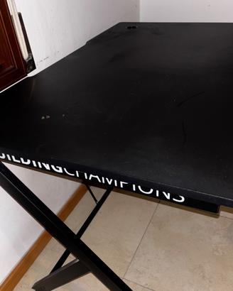 Scrivania angolare nera stile gaming/ufficio