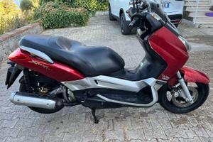 YAMAHA XMAX 250