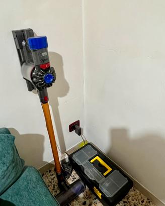 DYSON V 8 usato pochissimo