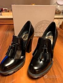 Scarpe pelle con tacco n. 35