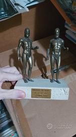 coppia di riproduzioni vintage dei famosi Bronzi d