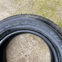 Gomme nuove di HILUX pick up