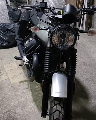 Moto Guzzi V7 III Rough - 3650 KM!