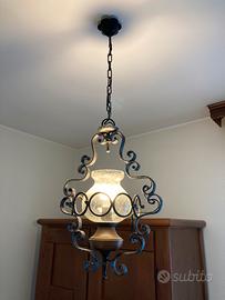 Lampadario in ferro battuto