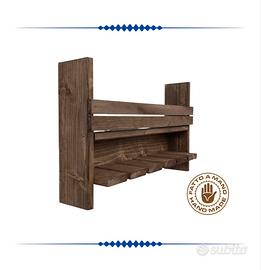 Portabottiglie da parete in legno realizzato a man