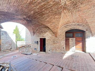 2 LOCALI A ASSISI