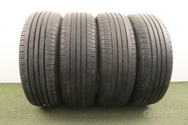 Gomme Dunlop 225 60 18 estate