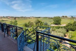 Palazzina con terreni annessi zona Santa Procula