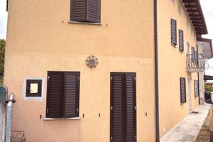 Abitazione di testa con scoperto