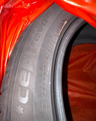 2 pneumatici invernali HANKOOK 225/50 R17