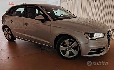 AUDI A3 SPB 1.6 Tdi 105 CV Ambition