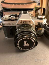 Fotocamera analogica Canon AE1 con ottiche