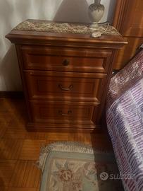 Comodino in legno