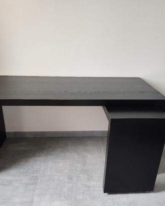 scrivania Ikea con piano estraibile nera