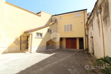 3 LOCALI A SANTA MARIA CAPUA VETERE