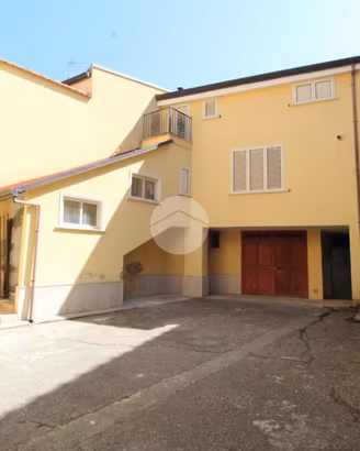 3 LOCALI A SANTA MARIA CAPUA VETERE