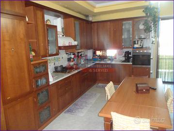 Appartamento di 195 mq con terrazzo e box auto