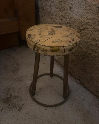 Sgabello vintage anni ’70 in metallo