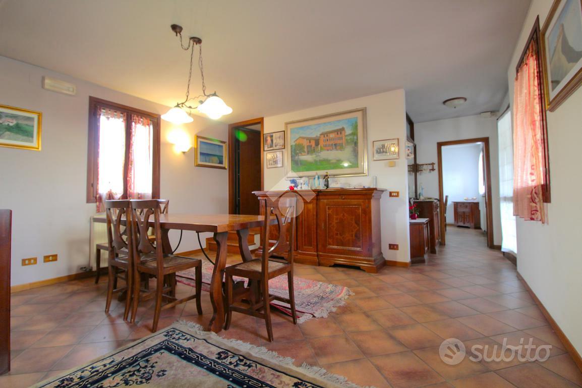 VILLA SINGOLA A CAERANO DI SAN MARCO - Vista 5