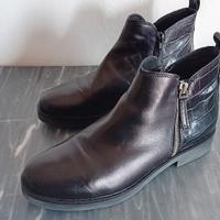 Stivaletti in pelle nera donna