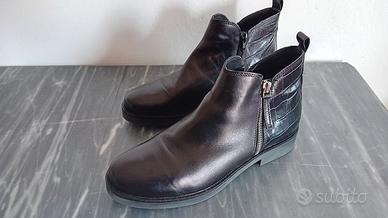 Stivaletti in pelle nera donna
