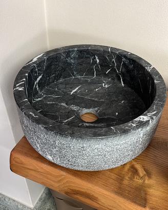 Lavabo da bagno in grigio carnico