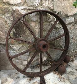 antiche ruote in ferro battuto