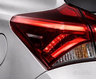 Faro sx posteriore toyota