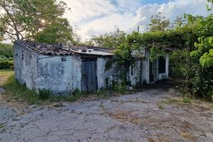 Fabbricati con terreno a Piedimonte Etneo