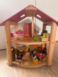 Casa delle bambole in legno