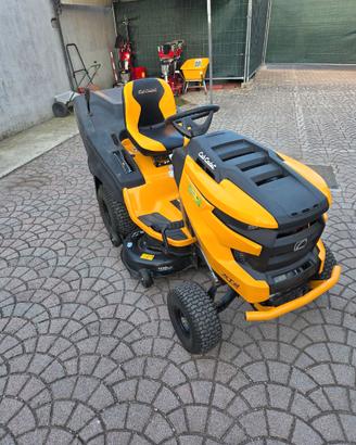 Trattorino tagliaerba raccolta bicilindrico