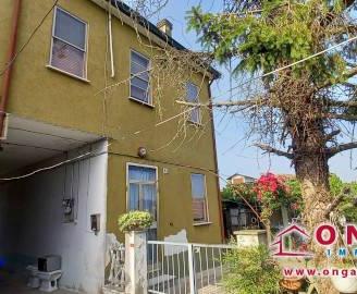 Casa indipendente di 115 m² con 4 locali e box aut