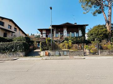 Casa rustica moderna vista città alta centrale