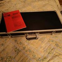 pedaliera basso con valigia