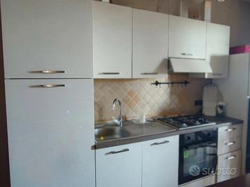 cucina + tavolo+4 sedie 