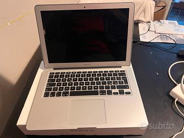 Mac book Air 13” A 1466 come nuovo trattabile