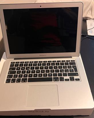 Mac book Air 13” A 1466 come nuovo trattabile