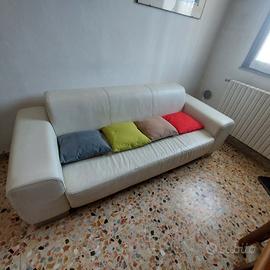 divano 3 posti in pelle