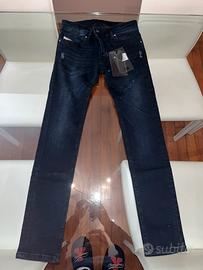 Jeans con cartellino Diesel per bambino 10 anni