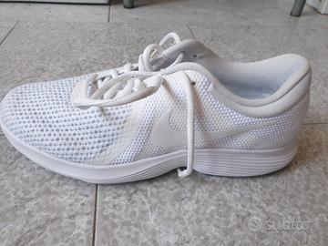 Nike Revolution 4