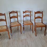 Sedie in legno con sedile in paglia