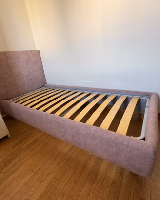 Letto singolo imbottito rosa cipria – PERFETTO