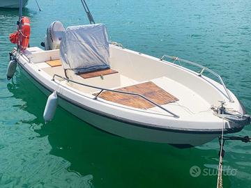 Barca autosvuotante 5mt con motore Honda 4t 40cv