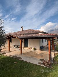 Casa indipendente con giardino