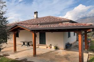 Casa indipendente con giardino