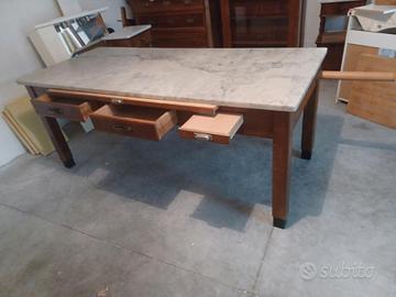 tavolo in legno con  piano in marmo e cassetti